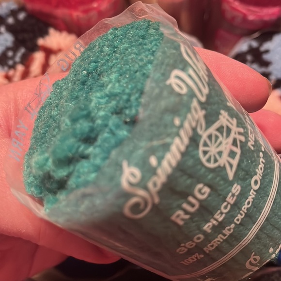 Vtg SPINNING WHEEL MARY MAXIM PreCut Latch Hook Rug yarn LOT 48 1-oz packs NEW - Picture 16 of 17